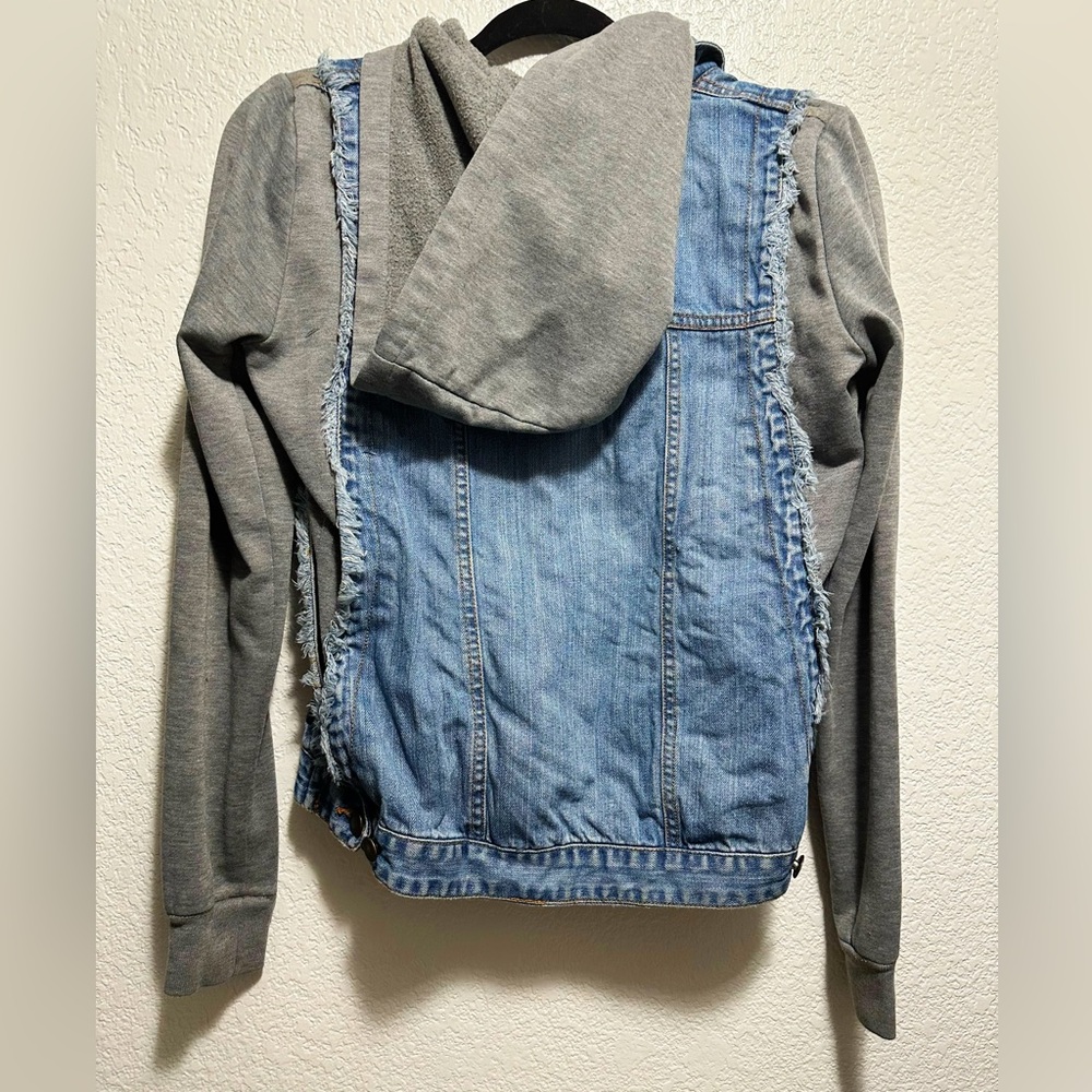 O'Neill vintage Blue Denim Jacket with Gray Sleeves - Picture 5 of 7
